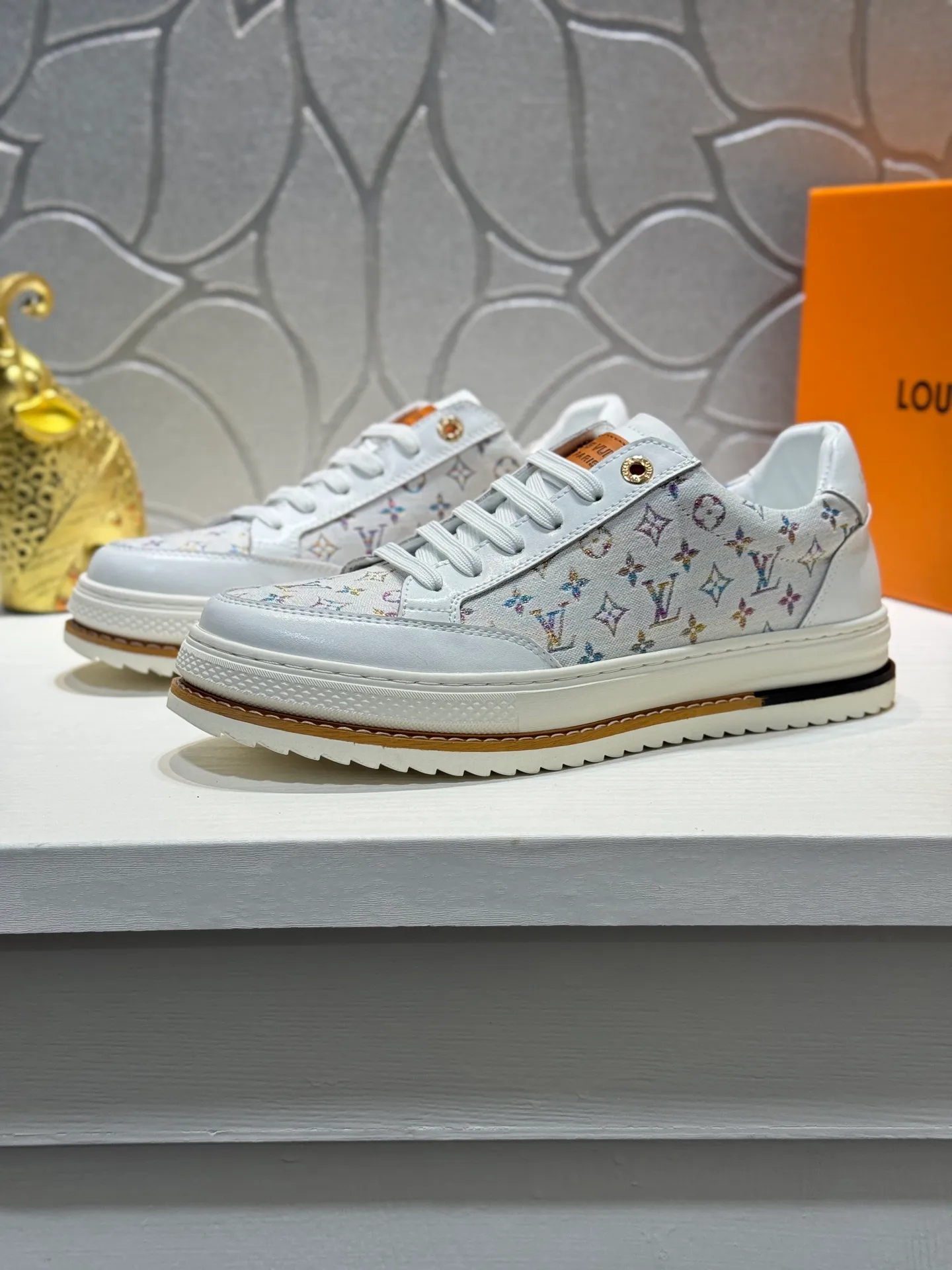 Men's shoes 💰400 [New style] 🌂🌂Top original order - Louis Vuitton®️ Trendy and fashionable yet low-key men's casual shoes, LV special fabric pattern on the upper, comfortable and breathable, sheepskin lining, original rubber outsole, 3 colors available ~ a must-have for sportsmen. Size: 38-44 (45 customized